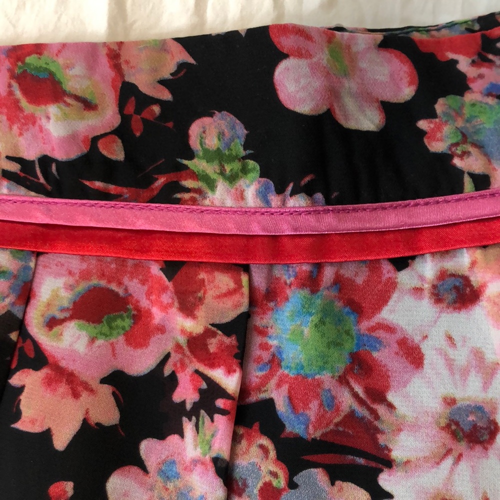 Flowy floral skirt - Picture 2 of 4